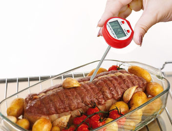 L'instant de fonction de commutation de C/F a lu la gaine protectrice de thermomètre numérique incluse